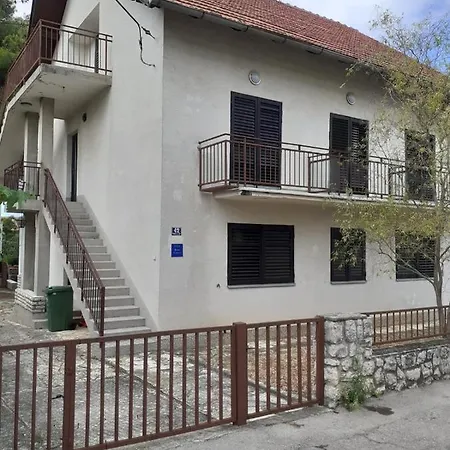 Pine Tree Apartment